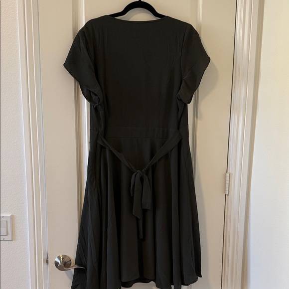 NWT City Chic Olive Green Midi Dress - Picture 5 of 6
